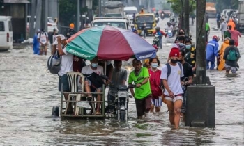 Lũ lụt khủng khiếp ở Philippines, gần 15.000 người di tản khỏi thủ đô