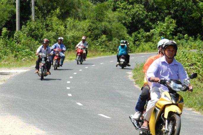 chuyen kinh di o noi du minh xuong vuc tham tim xac chet thoi
