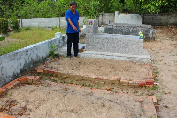 chuyen kinh di o noi du minh xuong vuc tham tim xac chet thoi