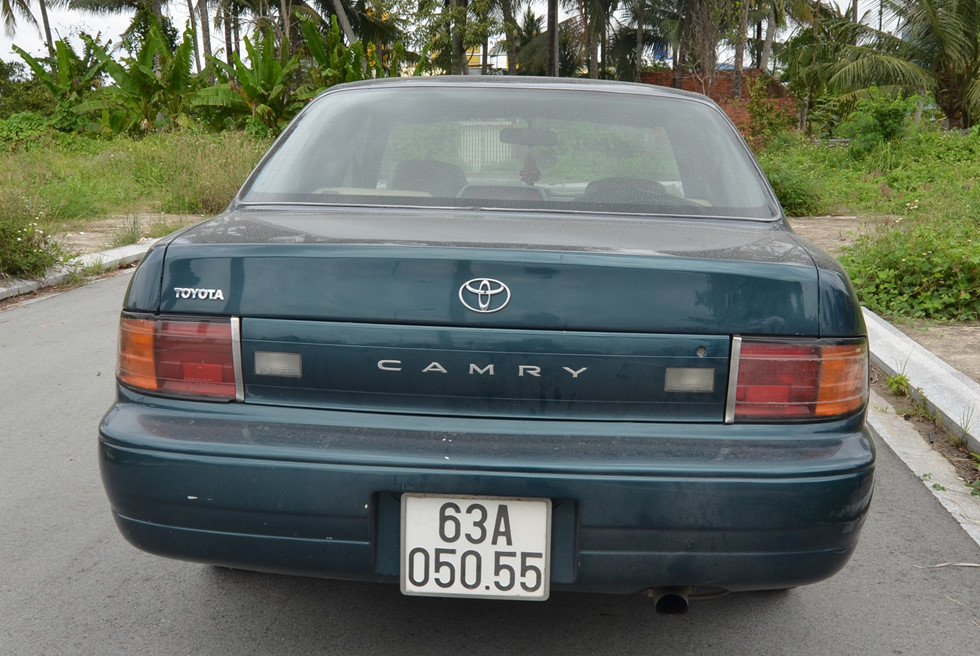 ky la 2 o to toyota camry co cung bien so giong het nhau