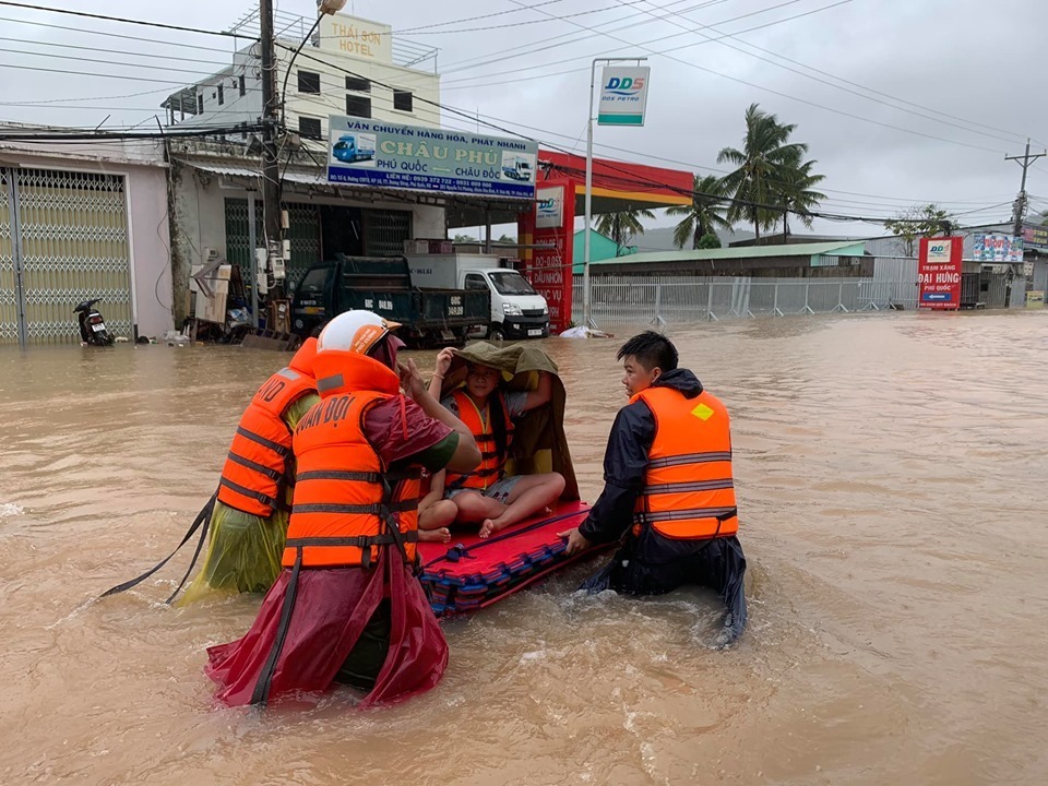 phu quoc da hung dot mua ky luc hon 1120mm