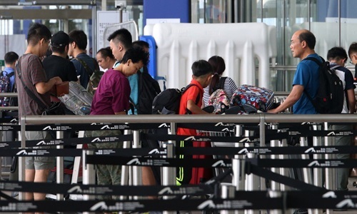 Sân bay Hong Kong siết chặt an ninh sau bạo loạn