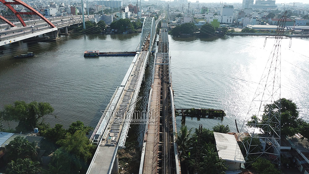 ngam tu tren cao cau duong sat 117 nam tuoi o sai gon sap thao do