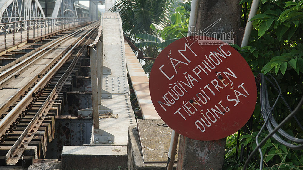 ngam tu tren cao cau duong sat 117 nam tuoi o sai gon sap thao do