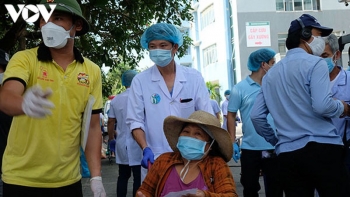Ngày đầu dỡ bỏ phong tỏa tại các khu dân cư gần 3 bệnh viện Đà Nẵng