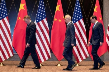 Trung Quốc và Mỹ bất ngờ hoãn vô thời hạn đàm phán về thỏa thuận thương mại
