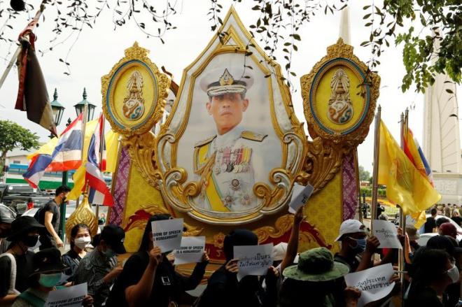 Biểu tình chưa từng có ở Bangkok, hàng nghìn người đòi chính phủ cải cách - 3