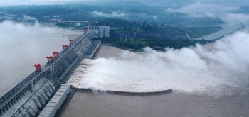 Toàn cảnh: Lũ đạt mức đỉnh lịch sử ở Trung Quốc, đập Tam Hiệp mở 11 cửa xả