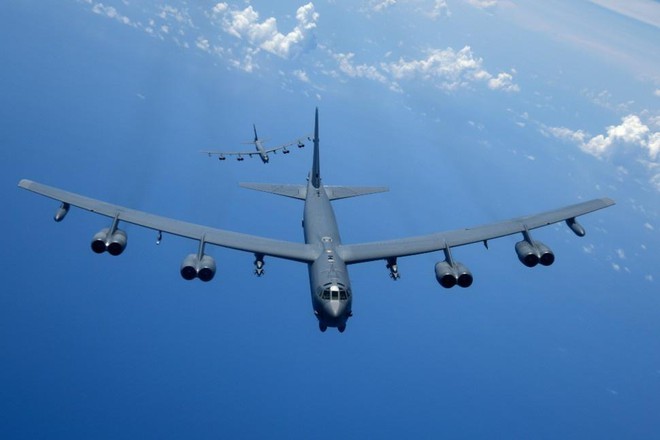 Mỹ điều &ldquo;ph&aacute;o đ&agrave;i bay&rdquo; B-52 tới Afghanistan tấn c&ocirc;ng Taliban ảnh 1