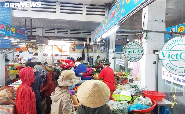 Đà Nẵng: Giá rau củ, thịt cá tăng chóng mặt vẫn ‘cháy’ hàng - 2