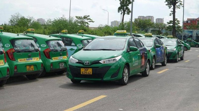 H&agrave; Nội huy động h&agrave;ng trăm taxi dự ph&ograve;ng chở F0 nếu cần thiết ảnh 1