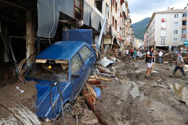 Lũ lụt kinh ho&agrave;ng ở Thổ Nhĩ Kỳ, 38 người chết ảnh 1