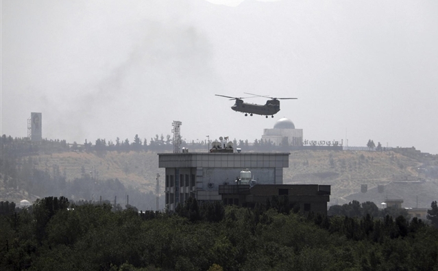 Trực thăng đỗ trên nóc Đại sứ quán Mỹ ở Afghanistan, Taliban sắp tiến vào Kabul