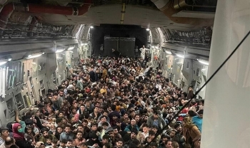 Kinh ngạc máy bay mang số người gấp 4 lần năng lực chuyên chở rời Kabul