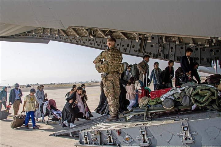 Kế hoạch rút lui không tưởng, Mỹ - Anh sẽ di tản 40.000 người rời Afghanistan - 1