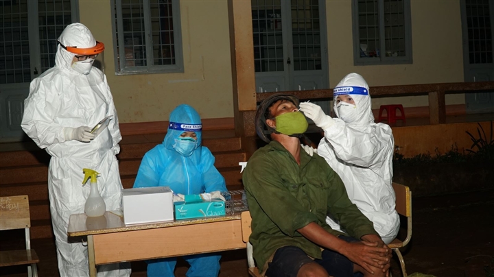 Đắk Lắk: Gần 80 ca dương tính SARS-CoV-2 liên quan chùm ca bệnh xã Cư Né - 1