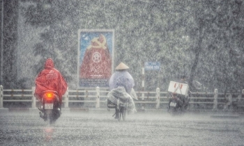 Thời tiết ngày 24/8: Bắc và Nam Bộ mưa dông, đề phòng lốc sét và mưa đá