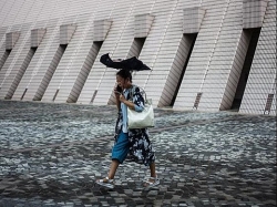 nha cao tang hong kong rung lac khi sieu bao mangkhut do bo