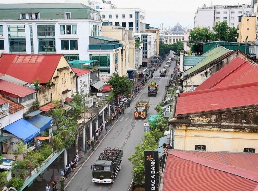 doan xe cho linh cuu chu tich nuoc tren duong pho ha noi