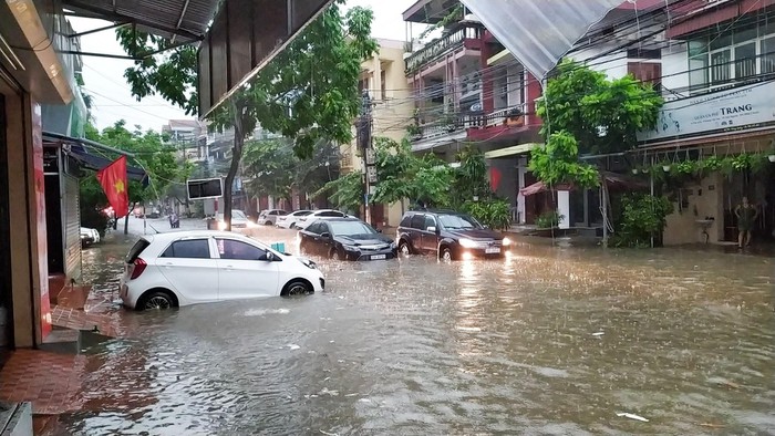 pho phuong thai nguyen chim trong bien nuoc sau mua lon ngap gan toi noc o to