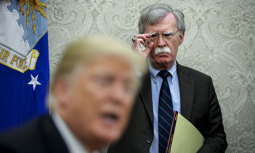 ly do khien trump nho gai john bolton