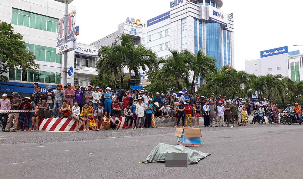 nguoi phu nu lam roi bao tai chua xac thai nhi xuong duong o kien giang