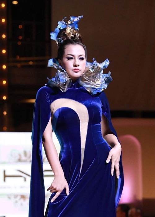 ngoc thuy tai xuat san catwalk sau 13 nam