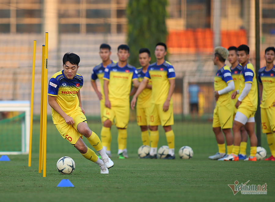 mac hong quan muot mo hoi dua toc do voi van toan