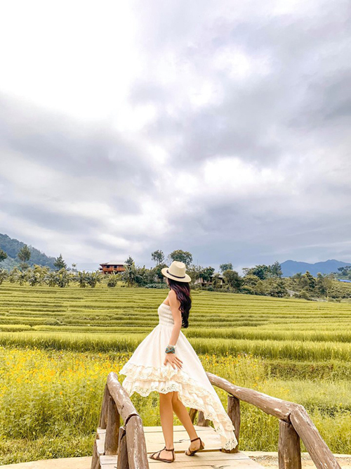 co gai ha noi lac giua mu cang chai