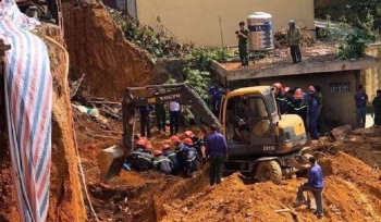 Sập công trình ở Việt Trì, 4 người bị vùi lấp