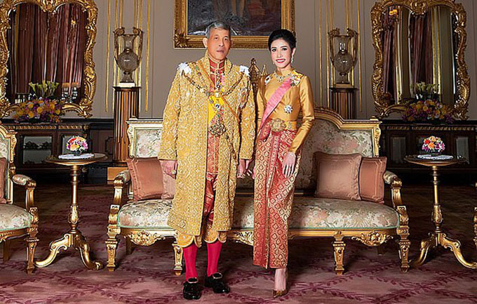 Vua Thái và Hoàng quý phi trong lễ sắc phong hồi tháng 8/2019. Ảnh: AFP.
