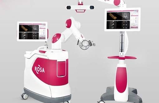 Robot Rosa - thiết bị BMS nâng khống giá được sử dụng ở BV Bạch Mai thế nào?