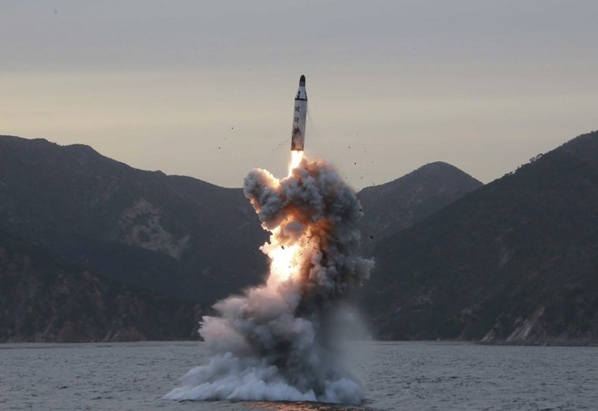 Triều Tiên có thể sắp thử nghiệm tên lửa đạn đạo phóng từ tàu ngầm ảnh 1