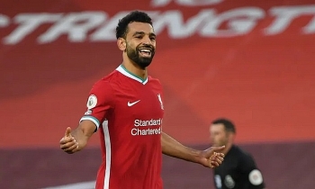 Hat-trick của Salah cứu Liverpool