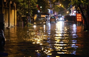 Hà Nội bao giờ phố hết thành sông sau những trận mưa lớn?