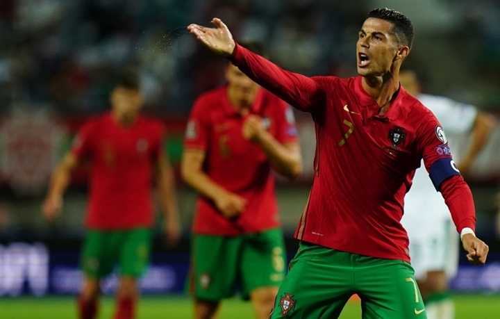 Ronaldo lập vô số kỷ lục, xứng danh chân sút vĩ đại nhất thế giới - 1