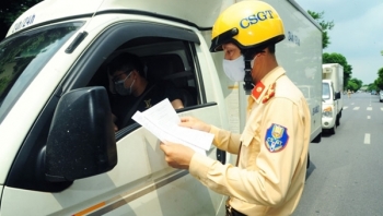 Hơn 200 doanh nghiệp vận tải Hà Nội bị từ chối cấp giấy đi đường