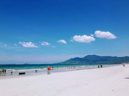 o nha trang co mot bai bien dep than sau chang kem gi hawai