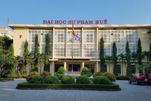 dai hoc hue xac minh nghi van giang vien nang diem cho em trai