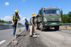 lanh dao vec nhan so suat ve phat ngon duong cao toc hong do mua