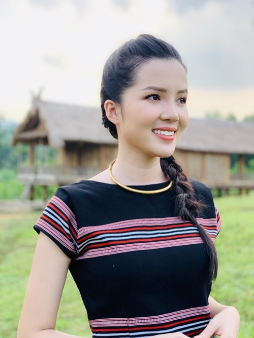 hoa khoi huynh thuy vi dien vay tho cam