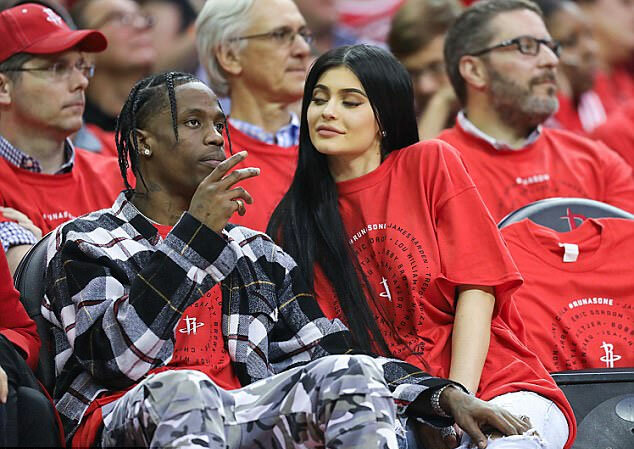 chuyen tinh cua kylie jenner va travis scott