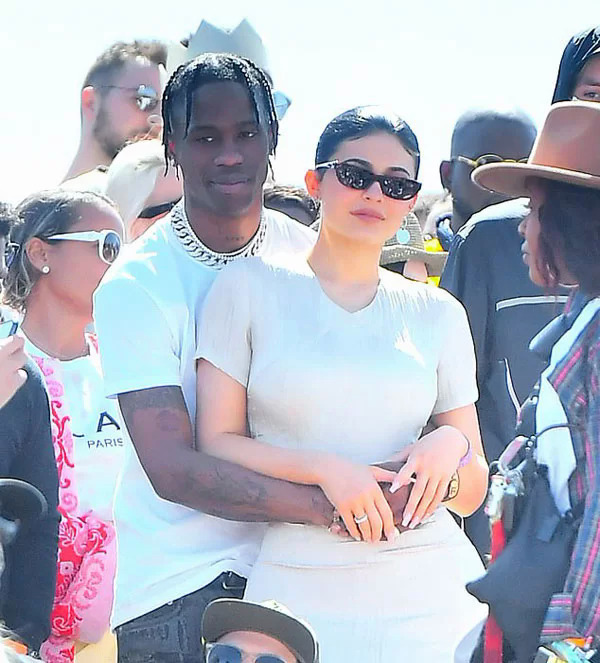 chuyen tinh cua kylie jenner va travis scott