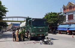 nguoi dan ong bi xe tang can chet tren duong di lam o binh duong