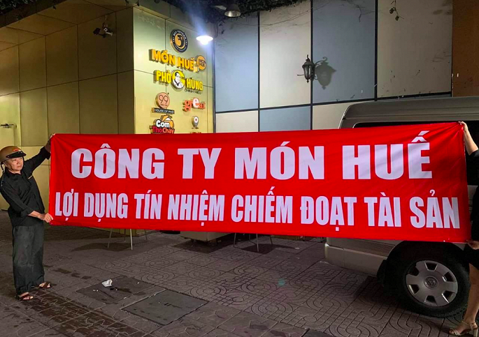 nhieu cua hang mon hue dong cua tram nha cung cap keo den doi no