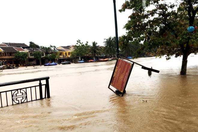 11 người chết và mất tích, hơn 10.000 dân phải sơ tán do mưa lũ tại miền Trung  - 2