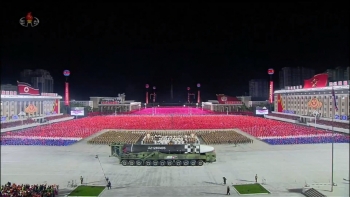 Trình làng tên lửa “quái vật”: Triều Tiên gửi thông điệp gì tới Mỹ?