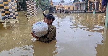 Số người chết do bão lũ ở Miền Trung tăng lên 36, khẩn cấp hỗ trợ cứu đói