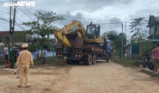 Mưa lớn khiến công tác tìm kiếm người mất tích ở Rào Trăng 3 gặp khó khăn - 1