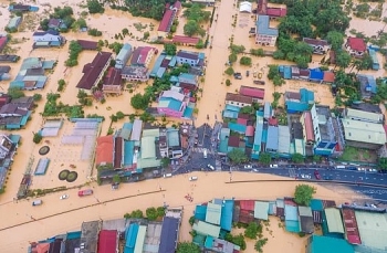 Cận cảnh Quảng Trị chìm trong lũ lụt, sạt lở